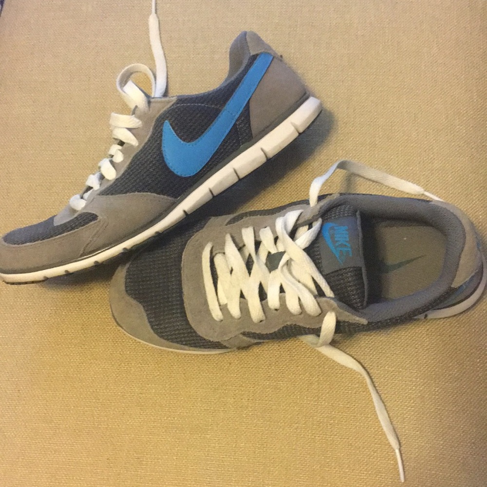 Nike tennis shoes